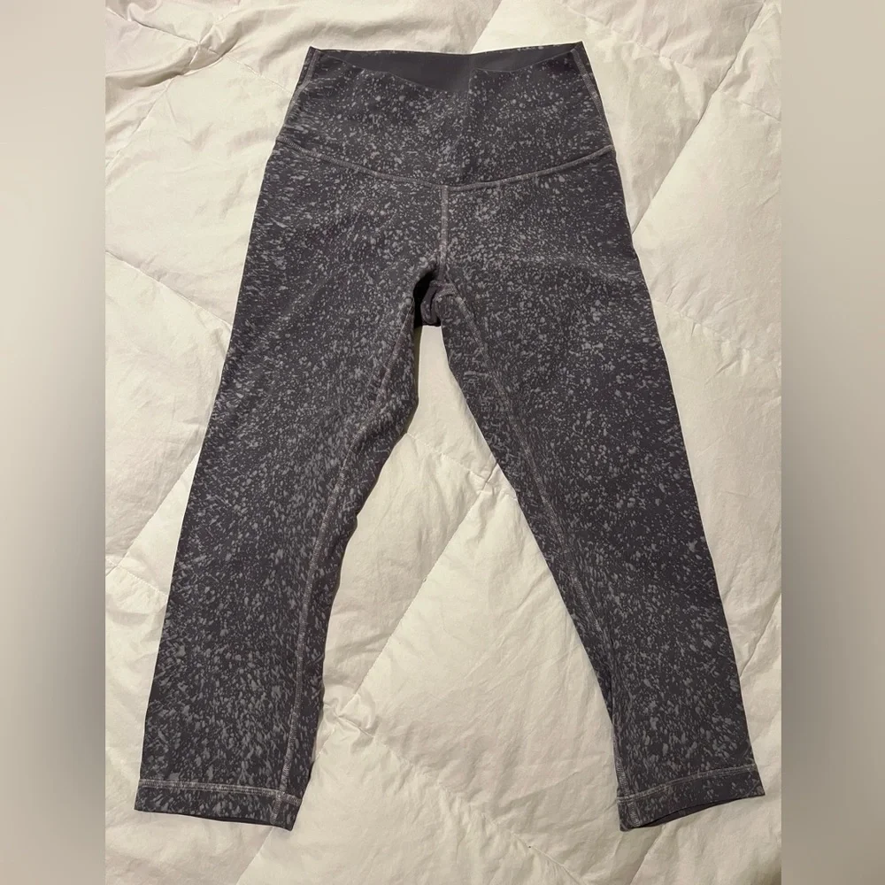 Lululemon Gray Patterned capri Leggings - Picture 1 of 6